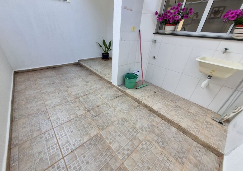 Imagem imóvel sobrado 2 dormitórios próximo aos comércios