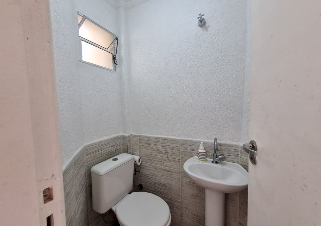 Imagem imóvel sobrado 2 dormitórios próximo aos comércios
