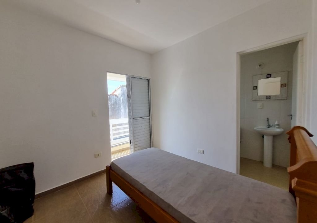 Imagem imóvel sobrado 2 dormitórios próximo aos comércios